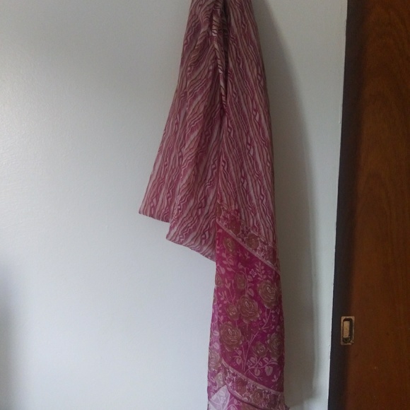 Extra long scarf - Picture 3 of 3
